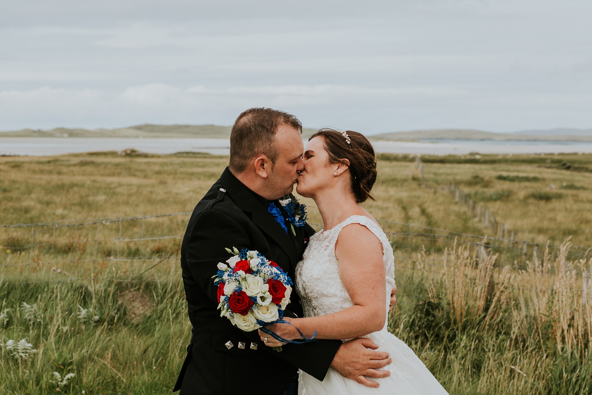 bride and groom kissing, solas, north uist
