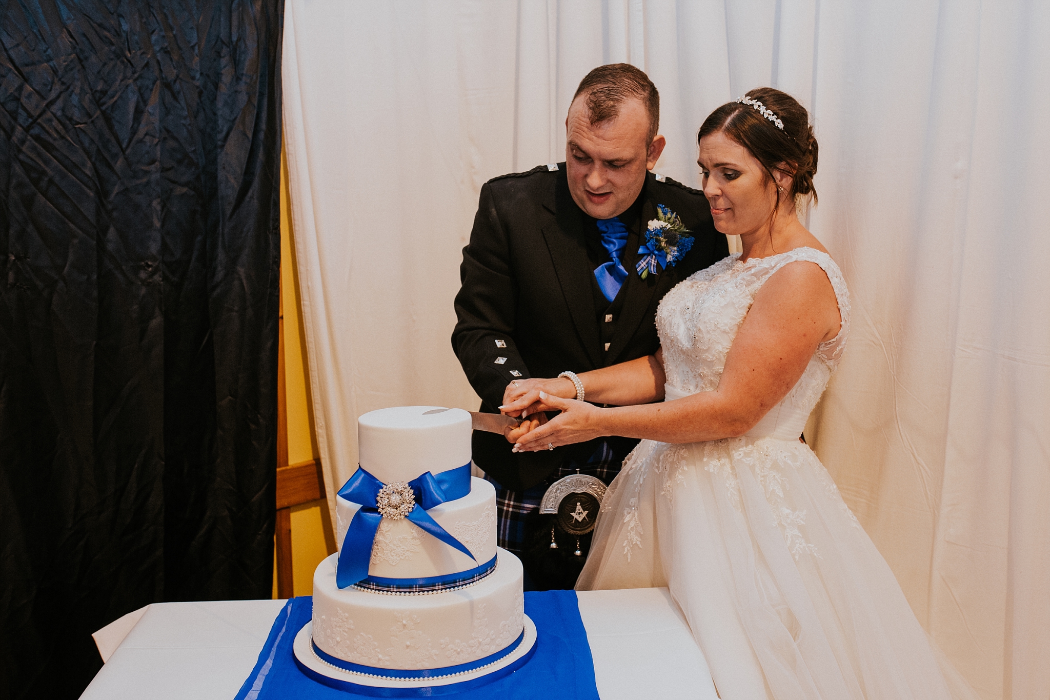 Bride and groom cutting the cake, carnish hall, north uist